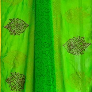 Green dupatta scarf